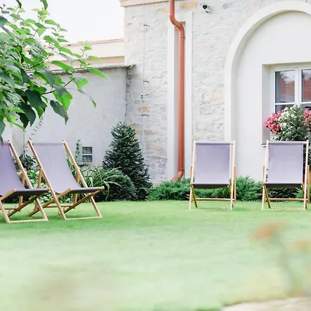 Na Kmine بيت ضيافة 4*