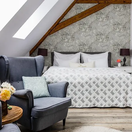 Na Kmine بيت ضيافة 4*