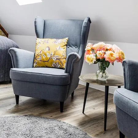 Na Kmine بيت ضيافة Obristvi