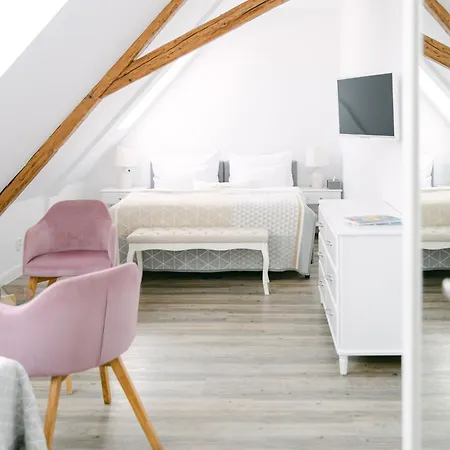 Na Kmine بيت ضيافة Obristvi