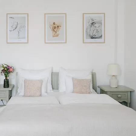 Na Kmine بيت ضيافة 4*