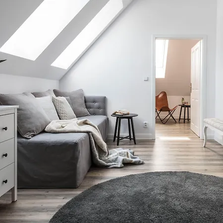 Na Kmine بيت ضيافة 4*