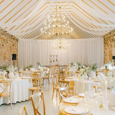 Na Kmine بيت ضيافة Obristvi